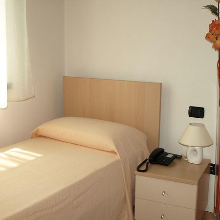 Hotel Karol มอนซา ภายนอก รูปภาพ