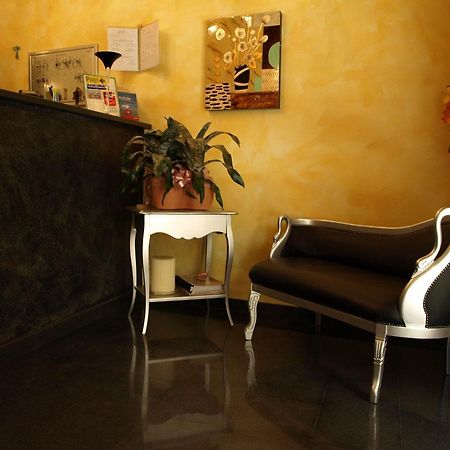 Hotel Karol มอนซา ภายนอก รูปภาพ
