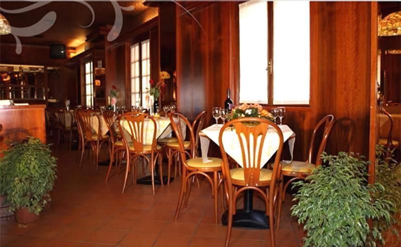 Hotel Karol มอนซา ภายนอก รูปภาพ